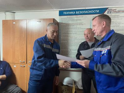 Усть-Каменогорская ТЭЦ поздравила сотрудников пожарной аварийно-спасательной части №106 с профессиональным праздником.